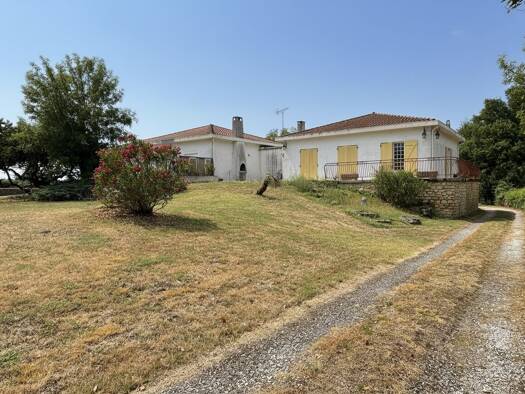 Maison à vendre 291 200 € 6 pièces 4 chambres 190 m² 4 683 m² de terrain Saint-Agnant 17620
