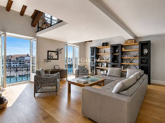 Duplex à vendre 1 295 000 € 5 pièces 4 chambres 151 m² Étage 3/3 Nord Ciboure 64500