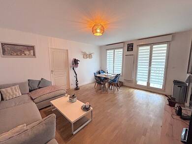 Appartement à louer 1 050 € 3 pièces 2 chambres 63,7 m² RDC/3 Claye-Souilly 77410