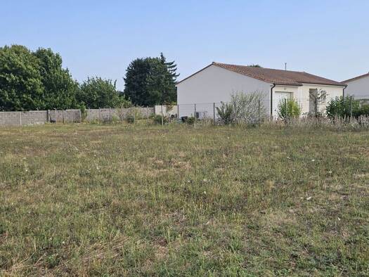 Terrain constructible à vendre 25 000 € 525 m² de terrain Vibrac 16120