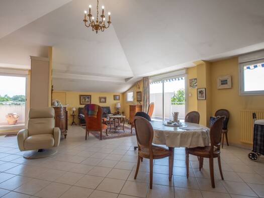Appartement à vendre 419 000 € 4 pièces 3 chambres 165 m² Étage 3/3 Centre Monteux 84170