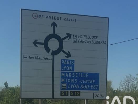 Local commercial à vendre 1 120 000 € 720 m² de surface de vente Les Marendiers-La Fouillouse Saint-Priest 69800