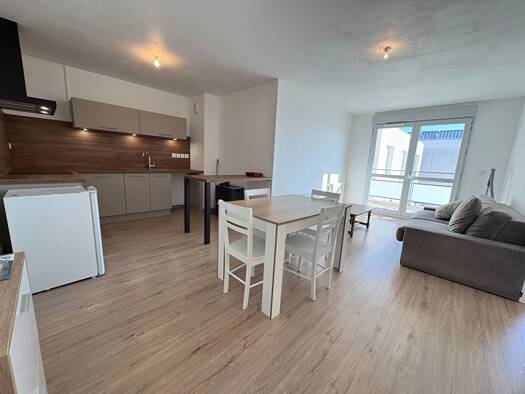 Appartement à louer 740 € 2 pièces 1 chambre 41 m² RDC Les Minimes-Tasdon La Rochelle 17000