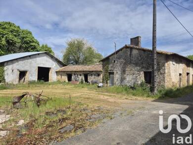 Maison à vendre 79 000 € 3 pièces 2 chambres 154 m² 700 m² de terrain Saint-Vincent-la-Châtre 79500