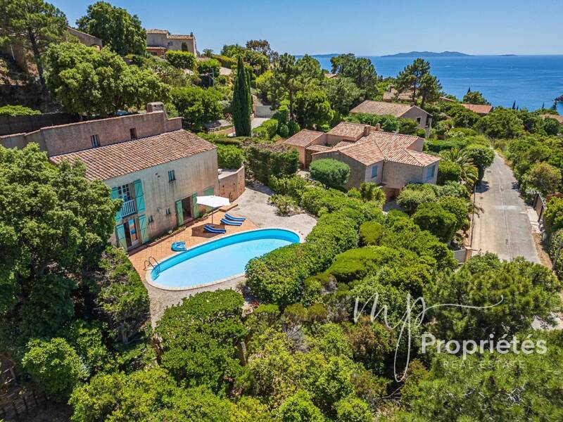 Maison à vendre, 130m², RAYOL CANADEL SUR MER