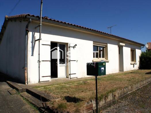 Maison à vendre 137 000 € 5 pièces 4 chambres 108 m² 2 851 m² de terrain Antigny 85120