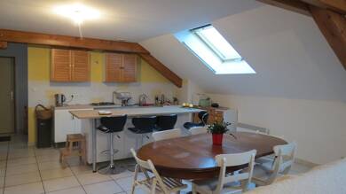 Appartement à louer 767 € 4 pièces 3 chambres 98 m² Dernier étage, Étage 2/2 Sinard 38650