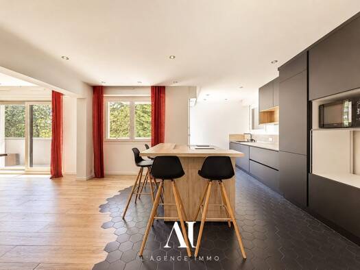 Appartement à vendre 449 000 € 3 pièces 2 chambres 99,1 m² 2ème étage Est Gex 01170