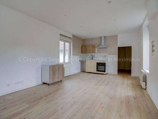 Appartement à louer 720 € 2 pièces 1 chambre 44 m² 1er étage La Colline Meximieux 01800