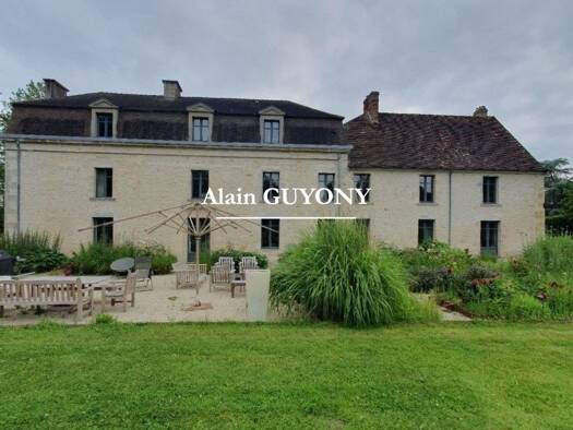 Maison à vendre 2 100 000 € 21 pièces 14 chambres 714 m² 126 374 m² de terrain Argentan 61200