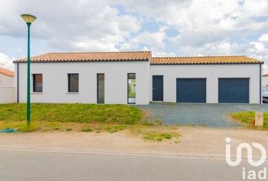 Maison de plain-pied à vendre 228 000 € 4 pièces 3 chambres 80 m² 619 m² de terrain Mouzeuil-Saint-Martin 85370