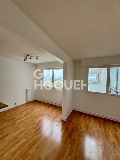 Appartement à louer 747 € 1 pièce 32 m² Dernier étage, Étage 16/16 Europe-Maupassant Chatou 78400