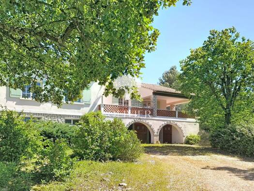 Maison à vendre 464 000 € 6 pièces 4 chambres 185 m² 5 139 m² de terrain Apt 84400