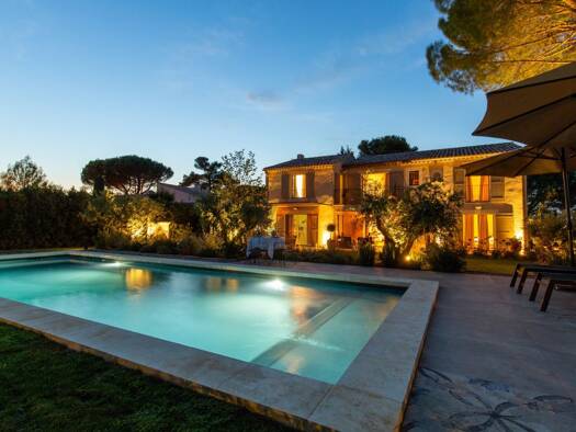 Maison à vendre 2 995 000 € 6 pièces 4 chambres 250 m² 1 180 m² de terrain Eygalières 13810