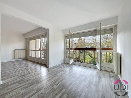 Appartement à vendre 186 000 € 3 pièces 2 chambres 89 m² Village Évry-Courcouronnes 91000