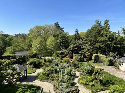 Maison à vendre 1 090 000 € 27 pièces 18 chambres 976 m² 26 826 m² de terrain Candé 49440