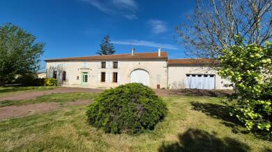 Maison à vendre 285 000 € 5 pièces 4 chambres 176 m² 2 842 m² de terrain Jarnac Champagne 17520