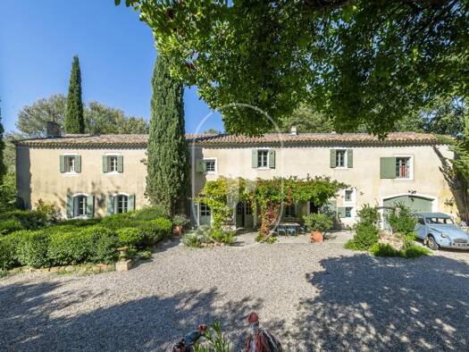 Maison à vendre 1 600 000 € 10 pièces 6 chambres 388 m² 24 774 m² de terrain Beaumes-de-Venise 84190