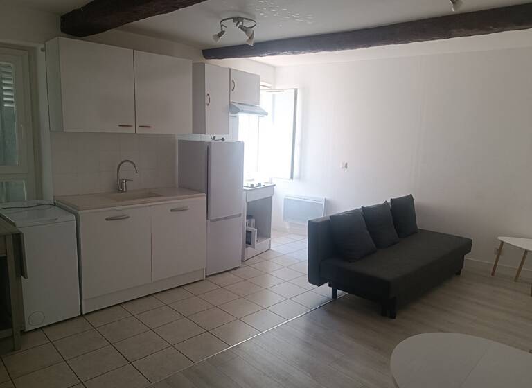 Appartement à louer 530 € 2 pièces 1<br/>chambre 38 m²<br/>superficie 1er<br/>étage Bourg-Charité Narbonne 11100