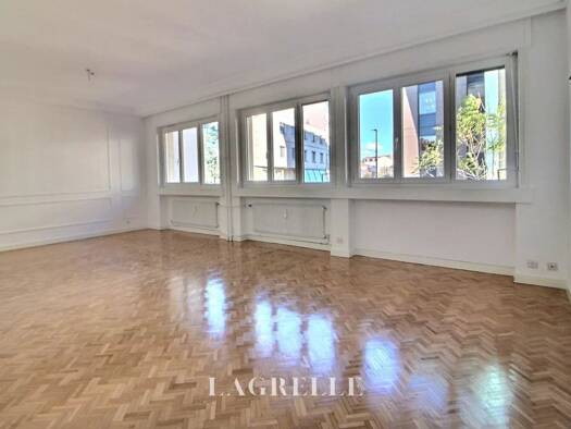 Appartement à louer 880 € 4 pièces 2 chambres 91 m² Étage 1/4 Bourg-Tuileries-Zone Rurale Mably 42300