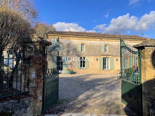 Maison à vendre 561 800 € 7 pièces 4 chambres 220 m² 3 441 m² de terrain Sainte-Colombe 33350