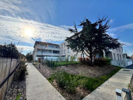 Studio à louer 530 € 2 pièces 33 m² RDC/3 Saint-Bernard 01600