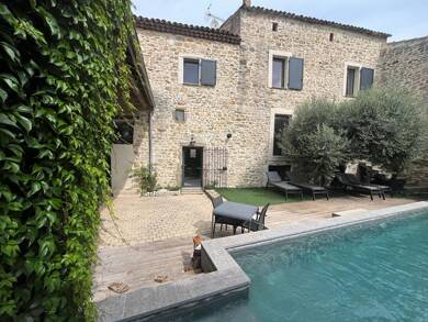 Maison à vendre 549 000 € 7 pièces 5 chambres 215 m² 303 m² de terrain Sud Uzès 30700