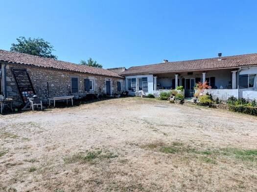 Maison à vendre 395 900 € 8 pièces 3 chambres 240 m² 24 555 m² de terrain Saint-Sardos 47360