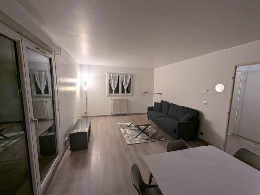 Appartement à louer 948 € 2 pièces 1 chambre 46 m² Courdimanche 95800