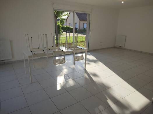 Maison de plain-pied à louer 892 € 3 pièces 2 chambres 80,9 m² 313 m² de terrain Le Neubourg 27110