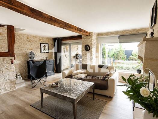 Maison à vendre 360 000 € 7 pièces 3 chambres 155,3 m² 425 m² de terrain Saint-Pierre-La-Noue 17700