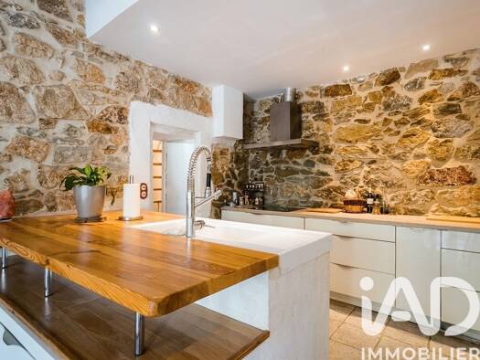 Maison à vendre 363 000 € 9 pièces 4 chambres 242 m² 7 735 m² de terrain Fontjoncouse 11360