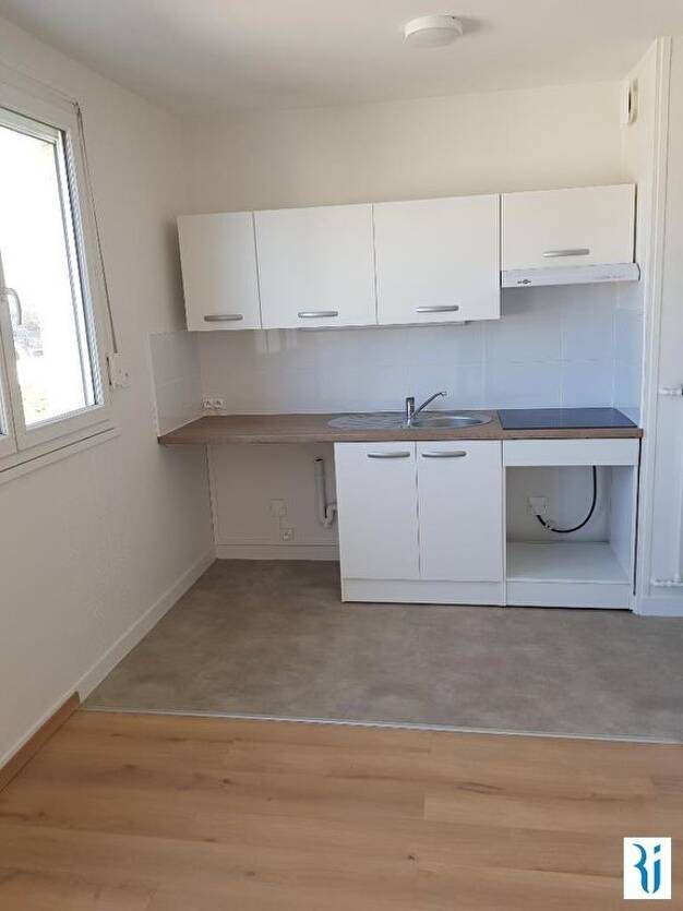 Appartement à louer 459 € 1 pièce 28 m² Étage 6/8 Sotteville les Rouen 76300