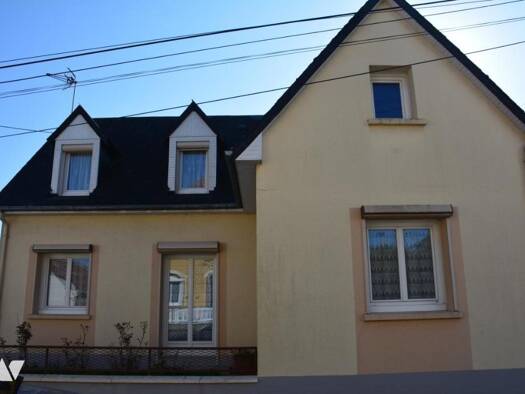 Maison à vendre 162 750 € 5 pièces 3 chambres 119 m² 686 m² de terrain Sablé-sur-Sarthe 72300