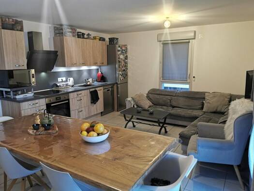 Appartement à louer 847 € 3 pièces 2 chambres 64 m² 1er étage Nord Est La Ravoire 73490