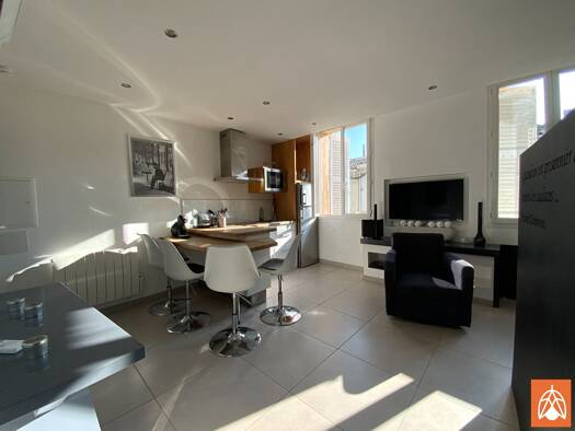 Appartement à louer 670 € 1 pièce 28 m² Étage 2/3 Centre Ville Salon-de-Provence 13300