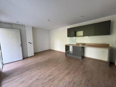 Appartement à louer 596 € 2 pièces 42 m² RDC/2 Bassens 33530