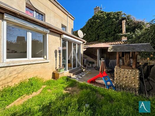 Immeuble à vendre 799 760 € 249 m² Chamarande 91730