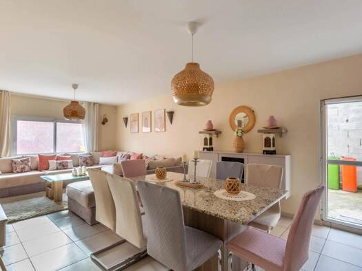 Maison de ville à vendre 585 000 € 7 pièces 4 chambres 182 m² 182 m² de terrain Le Village Vaulx-en-Velin 69120