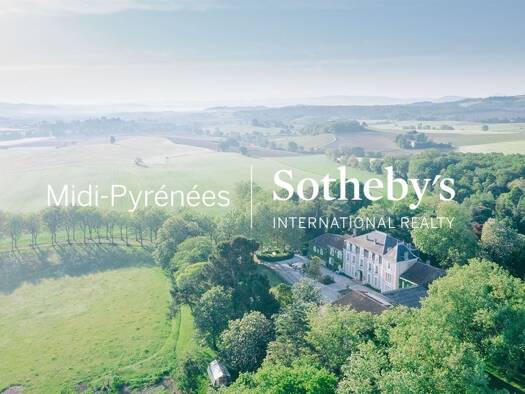 Château à vendre 2 290 000 € 50 pièces 31 chambres 1 700 m² 317 379 m² de terrain Carcassonne 11000