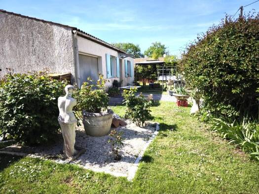 Maison à vendre 105 000 € 3 pièces 2 chambres 50 m² 520 m² de terrain Luchat 17600