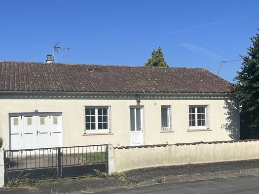 Maison de plain-pied à vendre 125 000 € 4 pièces 3 chambres 74 m² Les Loges Parthenay 79200