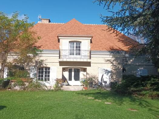 Villa à vendre 1 260 000 € 10 pièces 7 chambres 360 m² 3 000 m² de terrain Grisy Suisnes 77166