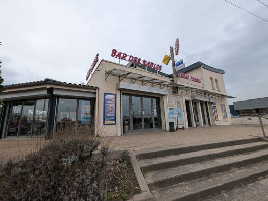 Bar / Café à vendre Fonds de commerce 525 000 € 240 m² d'espace de restauration Mably 42300