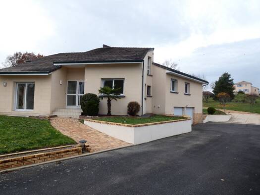 Maison à vendre 305 000 € 7 pièces 4 chambres 166 m² Domérat 03410