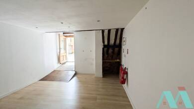 Local commercial à vendre 53 000 € 35 m² de surface de vente Signes 83870