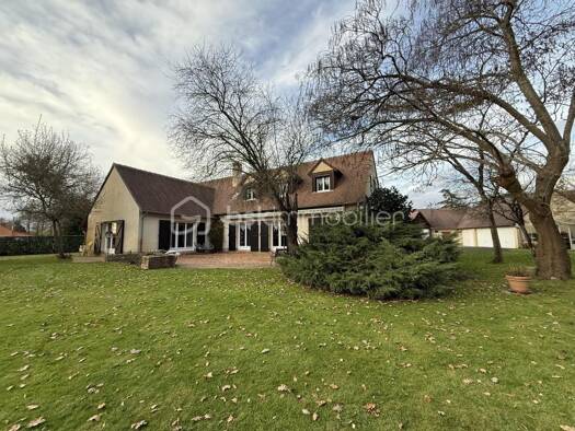 Maison à vendre 488 000 € 8 pièces 4 chambres 260 m² 6 800 m² de terrain Ruaudin 72230