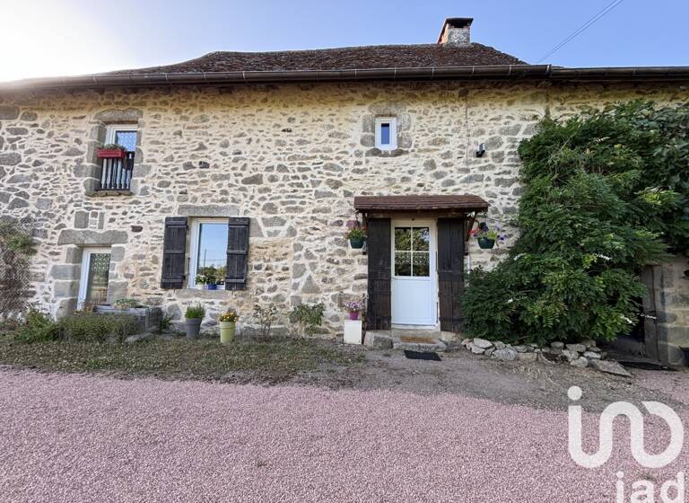 Maison à vendre 336 000 € 7 pièces 5<br/>chambres 260 m²<br/>superficie 8 175 m²<br/>terrain Saint-Saud-Lacoussière 24470