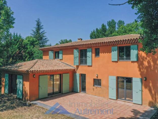 Villa à vendre 990 000 € 6 pièces 4 chambres 211 m² 4 000 m² de terrain Le Tholonet 13100