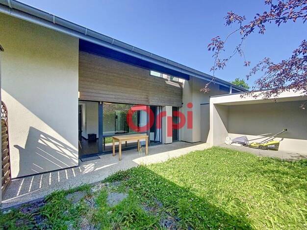 Duplex à louer 2 250 € 5 pièces 4 chambres 101 m² RDC/1 Vulbens 74520